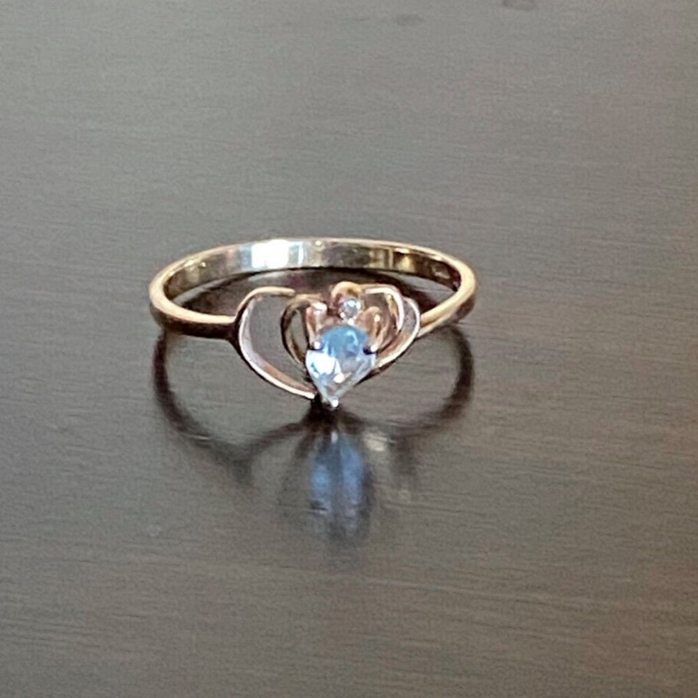 Vintage Marked 10K Yellow Gold HeartRing w/Aquamarine & Diamond Chip Size 7 READ